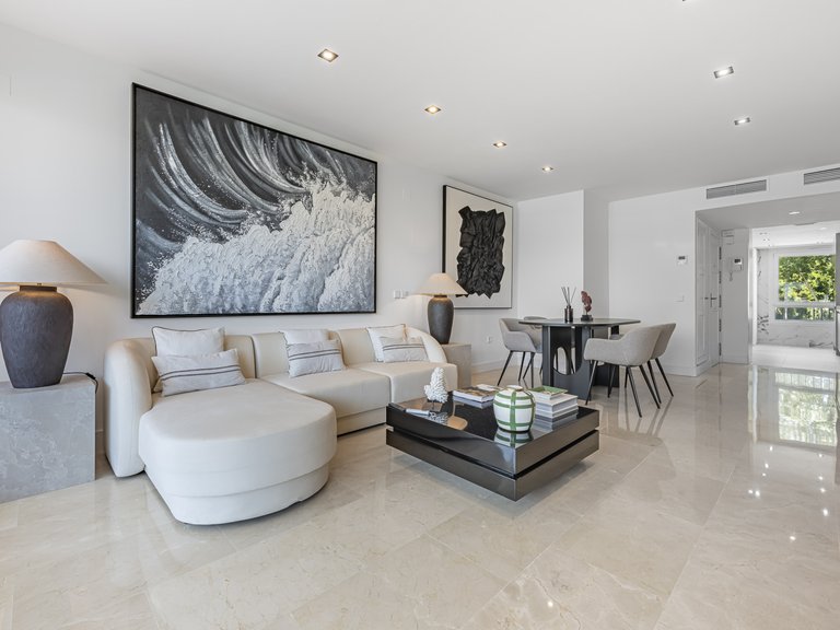 Apartment for Sale in Marbella Golden Mile, Marbella, Malaga 17