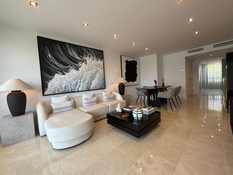 Apartment for Sale in Marbella Golden Mile, Marbella, Malaga 9