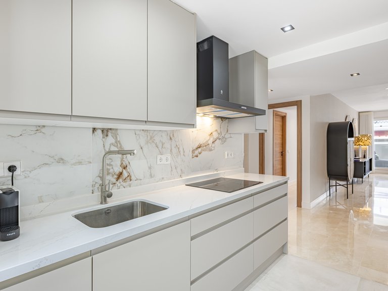 Apartment for Sale in Marbella Golden Mile, Marbella, Malaga 22