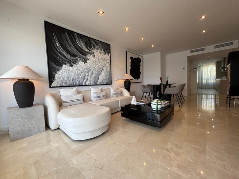 Apartment for Sale in Marbella Golden Mile, Marbella, Malaga 2
