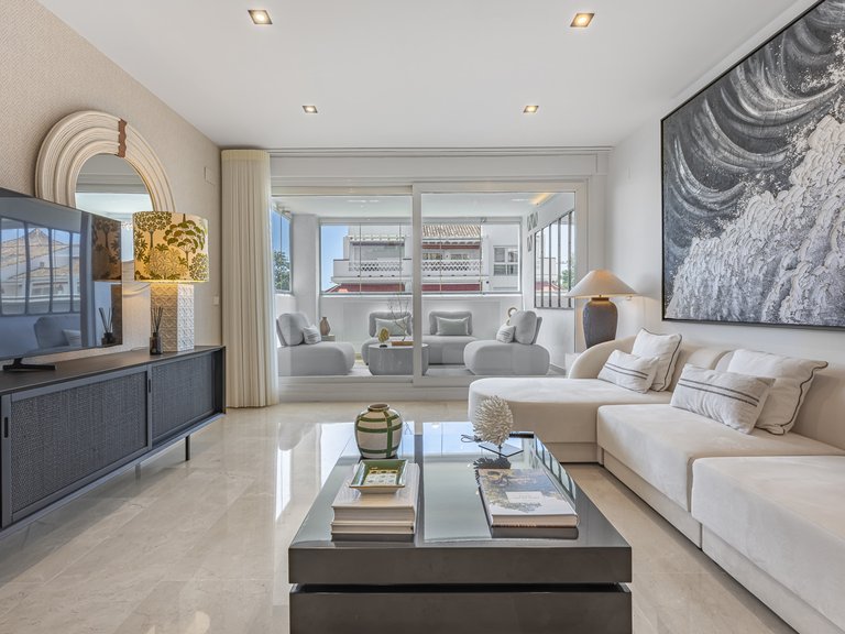 Apartment for Sale in Marbella Golden Mile, Marbella, Malaga 4