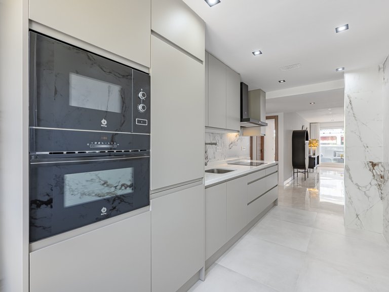 Apartment for Sale in Marbella Golden Mile, Marbella, Malaga 11