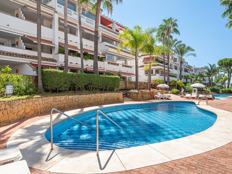 Apartment for Sale in Marbella Golden Mile, Marbella, Malaga 25