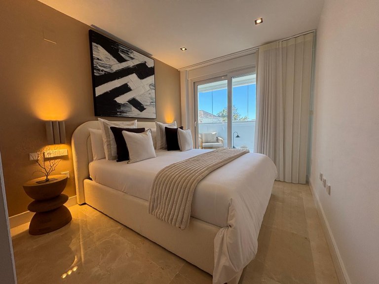 Apartment for Sale in Marbella Golden Mile, Marbella, Malaga 20