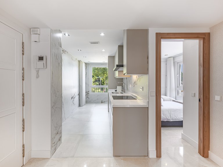 Apartment for Sale in Marbella Golden Mile, Marbella, Malaga 26