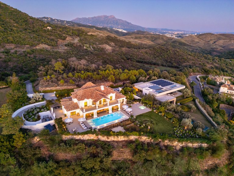 Villa for Sale in Marbella Club Golf Resort, Benahavis, Malaga 2
