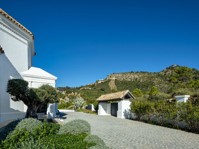 Villa for Sale in Marbella Club Golf Resort, Benahavis, Malaga 8