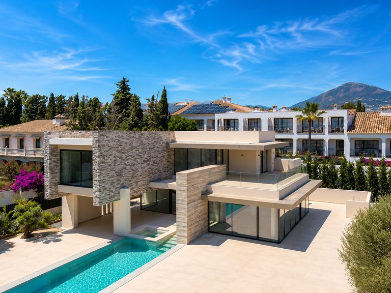 Villa for Sale in Cortijo Blanco, San Pedro De Alcantara, Malaga 48