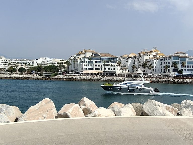 Apartment for Sale in Marbella - Puerto Banus, Marbella, Malaga 2