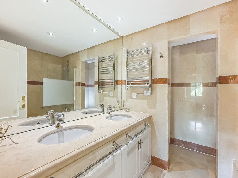 Apartment for Sale in Estepona East, Estepona, Malaga 16