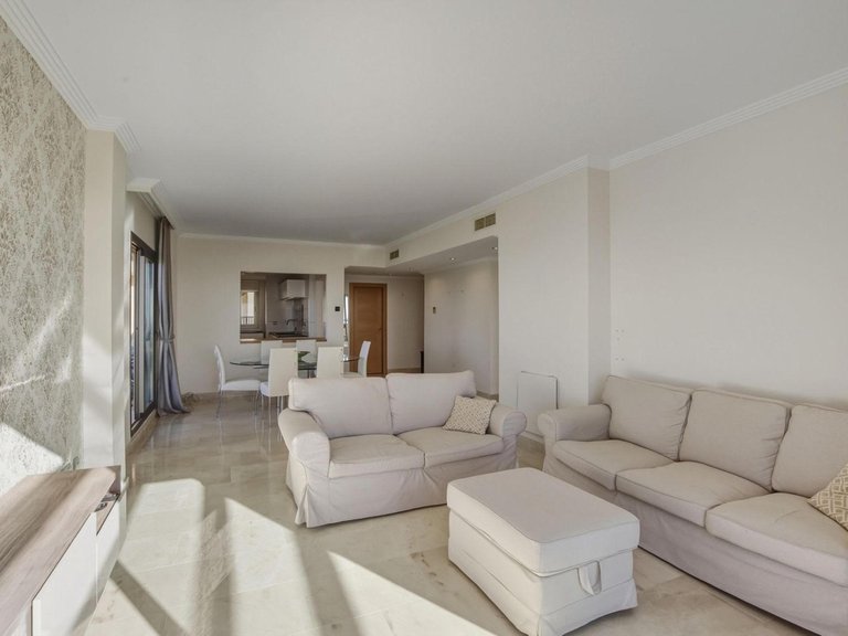 Penthouse for Sale in Benahavis, Malaga 12