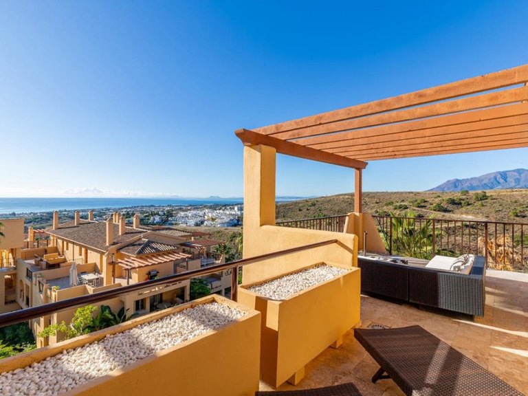 Penthouse for Sale in Benahavis, Malaga 10