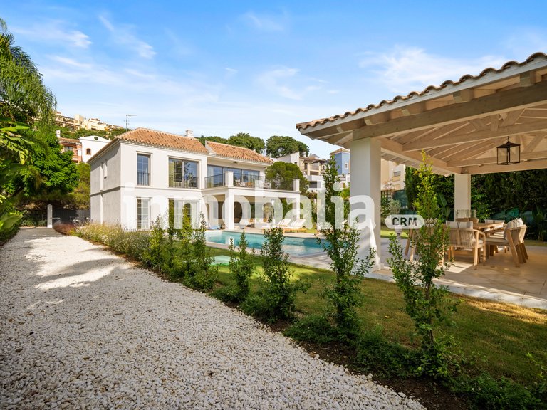 Villa for Sale in Los Arqueros, Benahavis, Malaga 1