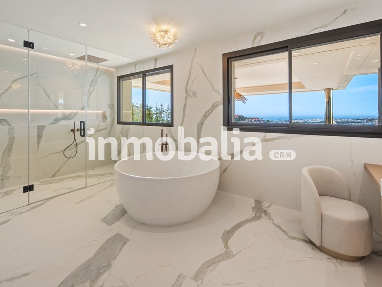 Penthouse for Sale in Nueva Andalucia, Marbella, Malaga 17