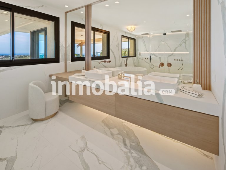 Penthouse for Sale in Nueva Andalucia, Marbella, Malaga 18