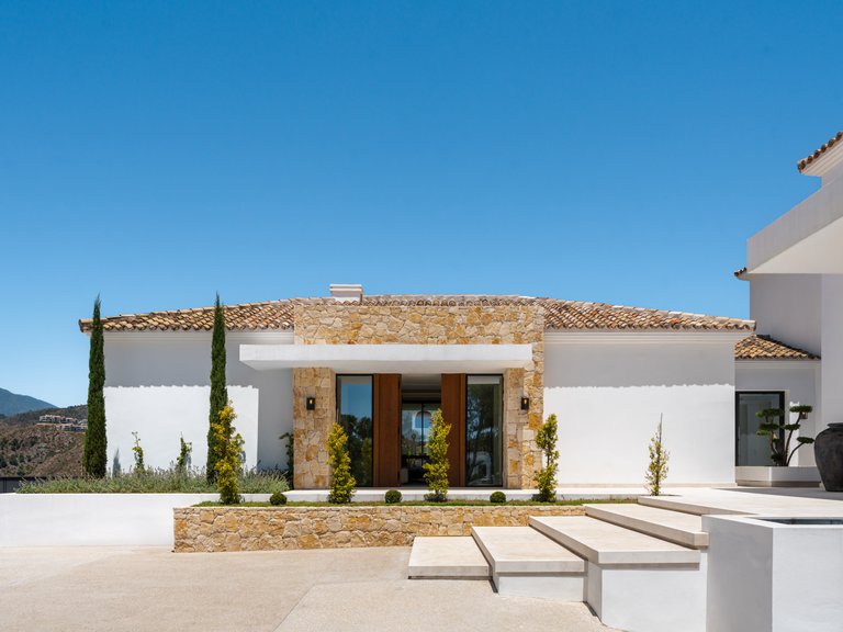 Villa for Sale in El Herrojo, Benahavis, Malaga 45