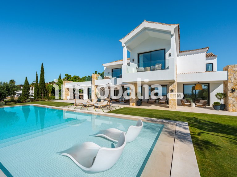 Villa for Sale in El Herrojo, Benahavis, Malaga 9