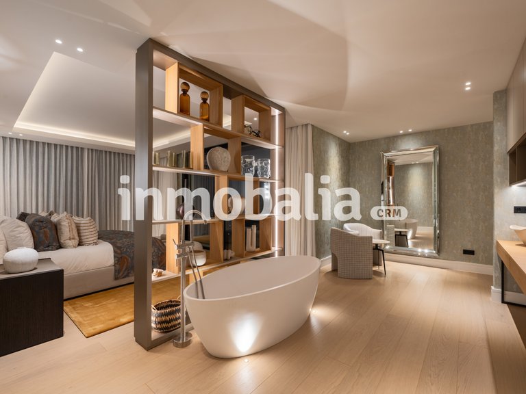 Villa for Sale in El Herrojo, Benahavis, Malaga 23