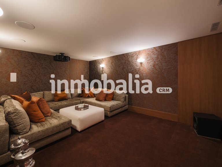Villa for Sale in El Herrojo, Benahavis, Malaga 34