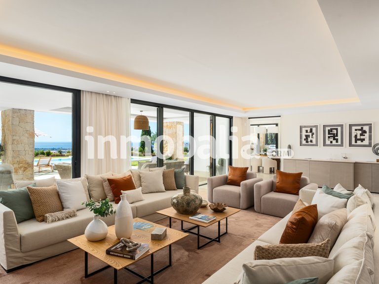 Villa for Sale in El Herrojo, Benahavis, Malaga 13