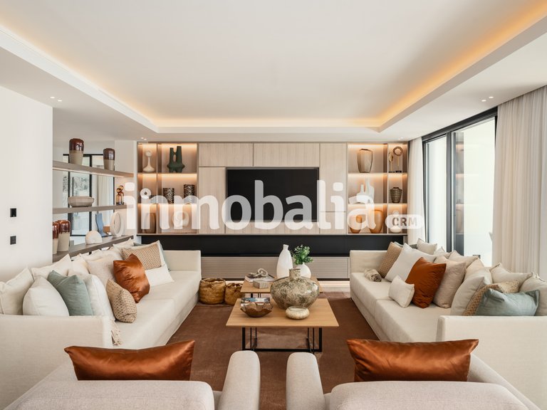 Villa for Sale in El Herrojo, Benahavis, Malaga 12