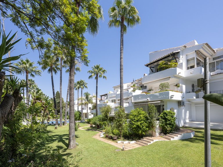 Town House for Sale in Marbella - Puerto Banus, Marbella, Malaga 1
