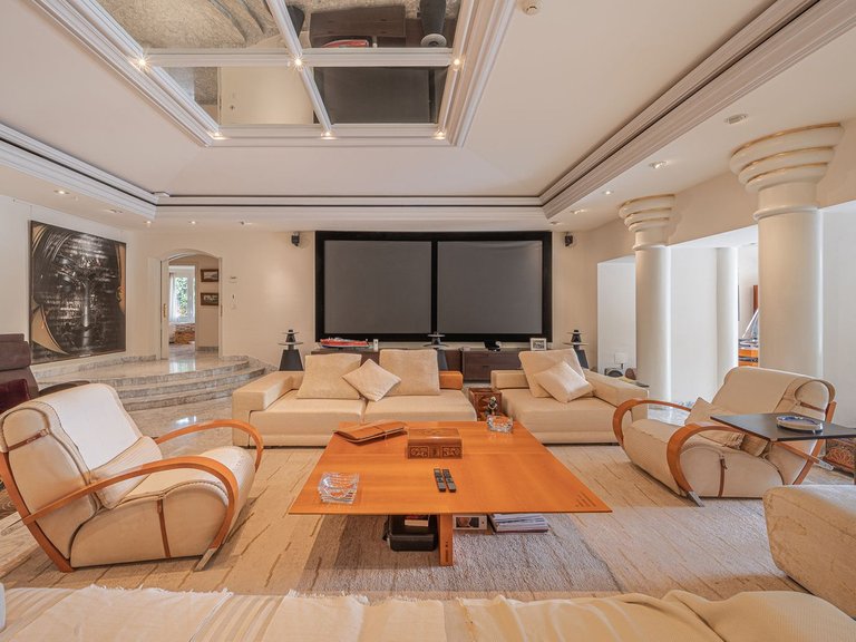 Villa for Sale in Marbella Golden Mile, Marbella, Malaga 9