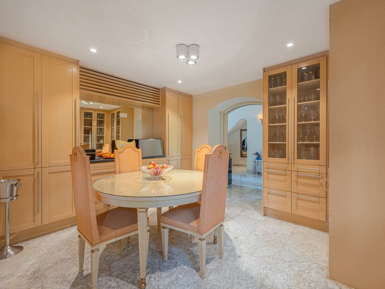 Villa for Sale in Marbella Golden Mile, Marbella, Malaga 20