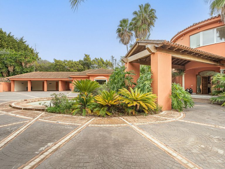 Villa for Sale in Marbella Golden Mile, Marbella, Malaga 8