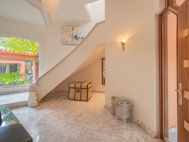 Villa for Sale in Marbella Golden Mile, Marbella, Malaga 3