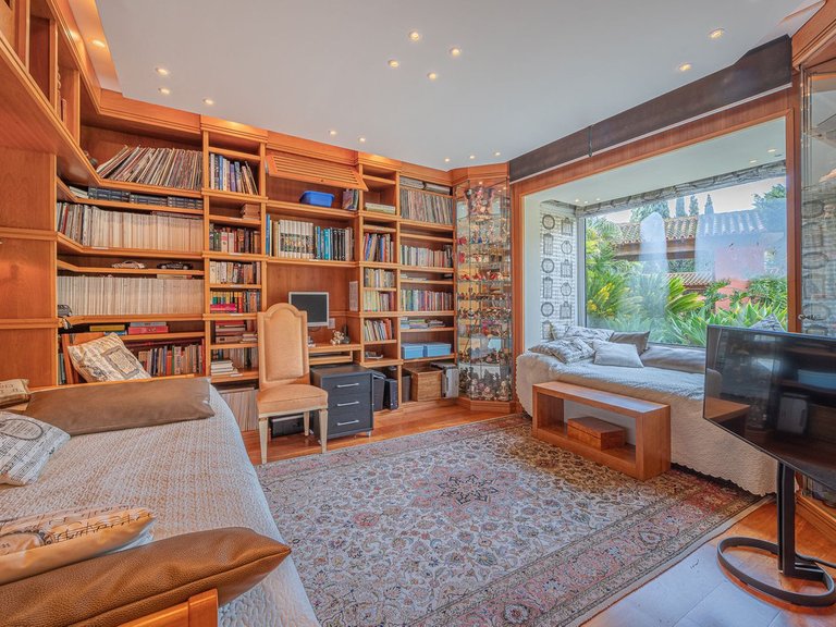 Villa for Sale in Marbella Golden Mile, Marbella, Malaga 2
