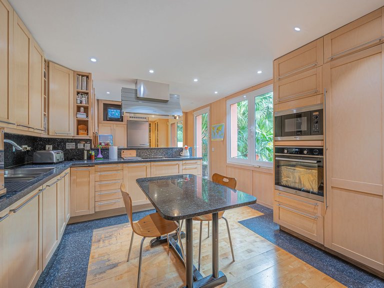 Villa for Sale in Marbella Golden Mile, Marbella, Malaga 21