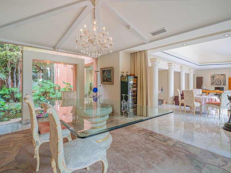 Villa for Sale in Marbella Golden Mile, Marbella, Malaga 18