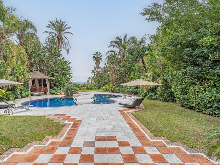Villa for Sale in Marbella Golden Mile, Marbella, Malaga 13