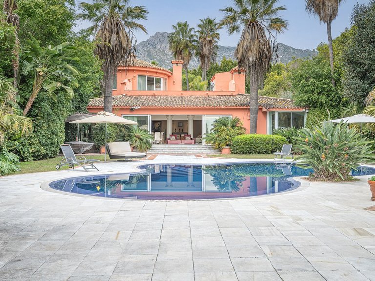 Villa for Sale in Marbella Golden Mile, Marbella, Malaga 4