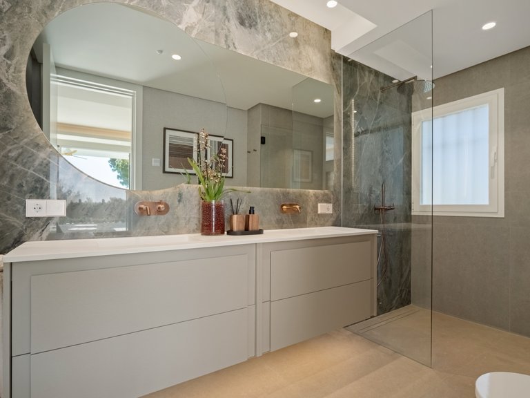 Apartment for Sale in Marbella Golden Mile, Marbella, Malaga 17