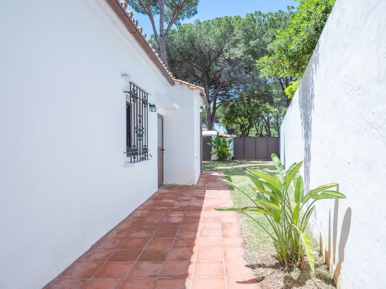 Villa for Rent in Marbella Este, Marbella, Malaga 37