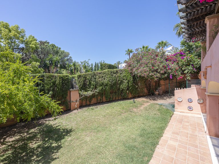 Villa for Sale in Marbella Golden Mile, Marbella, Malaga 25
