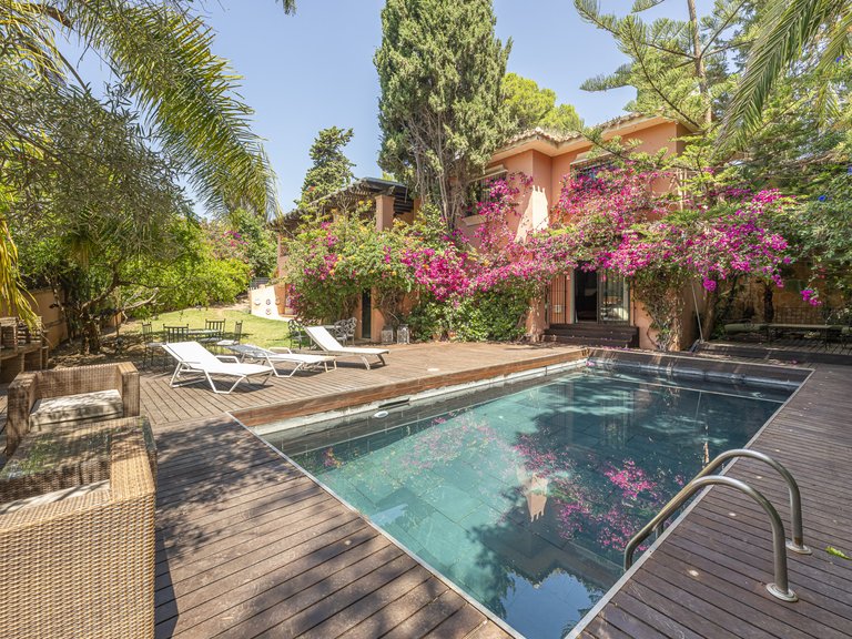 Villa for Sale in Marbella Golden Mile, Marbella, Malaga 1