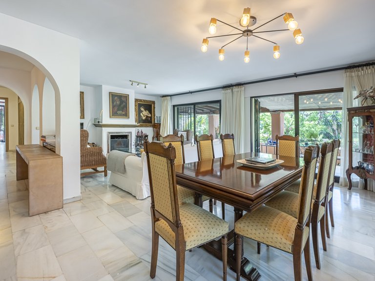 Villa for Sale in Marbella Golden Mile, Marbella, Malaga 12