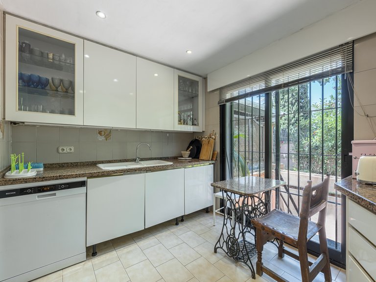Villa for Sale in Marbella Golden Mile, Marbella, Malaga 13