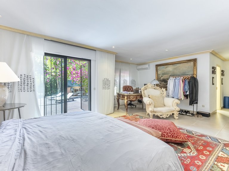Villa for Sale in Marbella Golden Mile, Marbella, Malaga 24