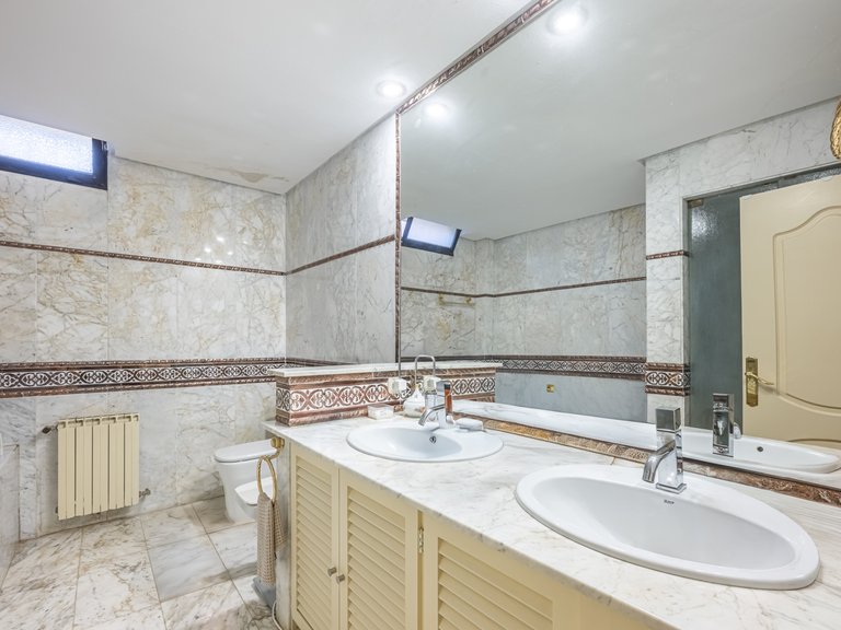 Villa for Sale in Marbella Golden Mile, Marbella, Malaga 20