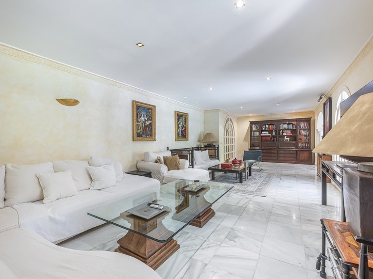 Villa for Sale in Marbella Golden Mile, Marbella, Malaga 5