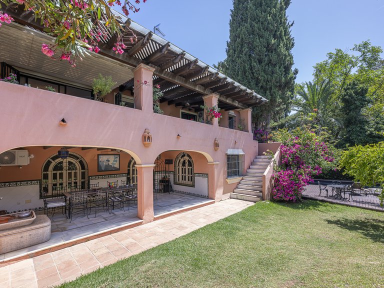 Villa for Sale in Marbella Golden Mile, Marbella, Malaga 23