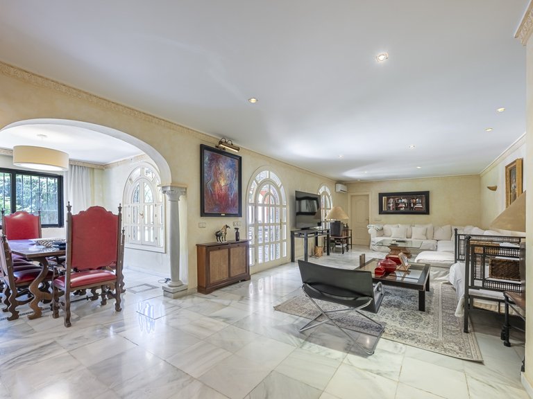 Villa for Sale in Marbella Golden Mile, Marbella, Malaga 9