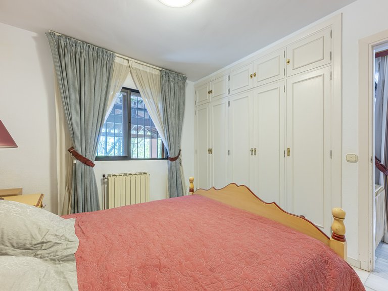 Villa for Sale in Marbella Golden Mile, Marbella, Malaga 29