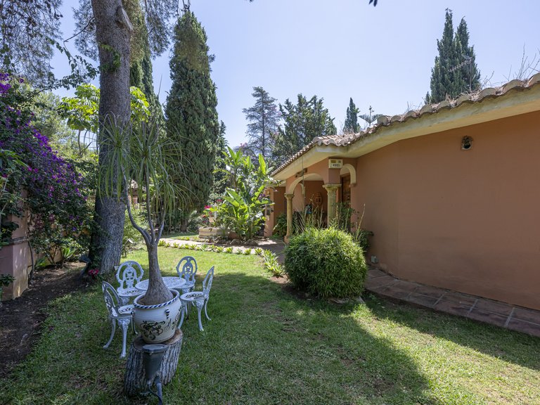 Villa for Sale in Marbella Golden Mile, Marbella, Malaga 44