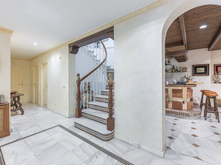 Villa for Sale in Marbella Golden Mile, Marbella, Malaga 33