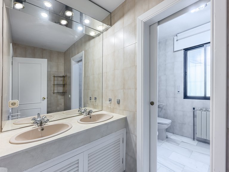Villa for Sale in Marbella Golden Mile, Marbella, Malaga 39